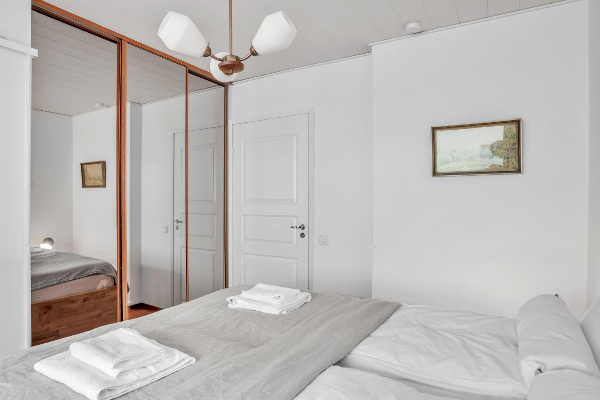 Design District W Free Parking Garage, Balcony, Netflix, 200m Tram&bus Huoneisto