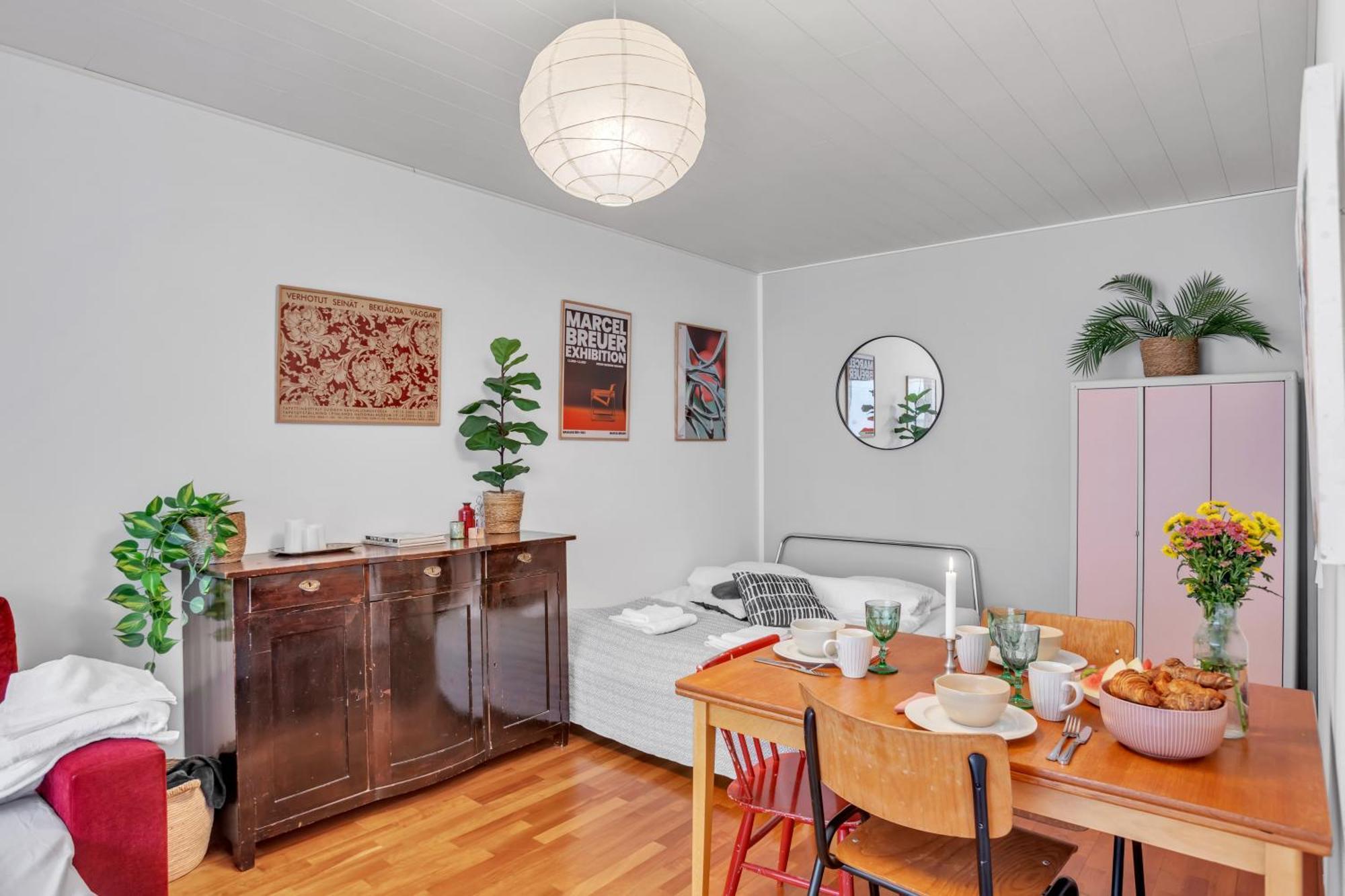 Huoneisto Design District W Free Parking Garage, Balcony, Netflix, 200m Tram&bus *