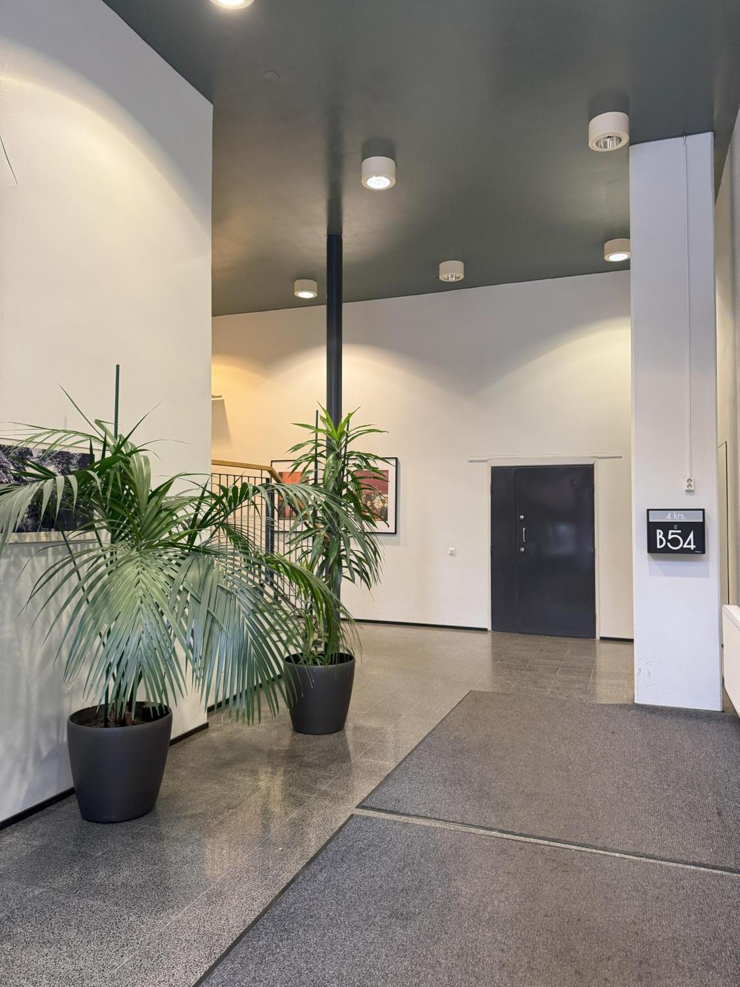 Huoneisto 41 M2 With Sauna, View And Balcony To The Park Saunallinen Yksioe Helsinki