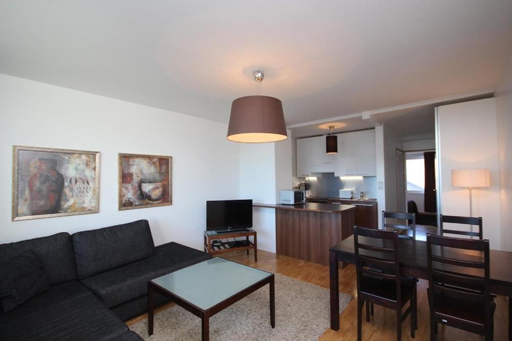 Huoneisto 45m2 Sepaenkatu 11, Kaksio Avaralla Naekoealalla Merelle Asti, Parveke