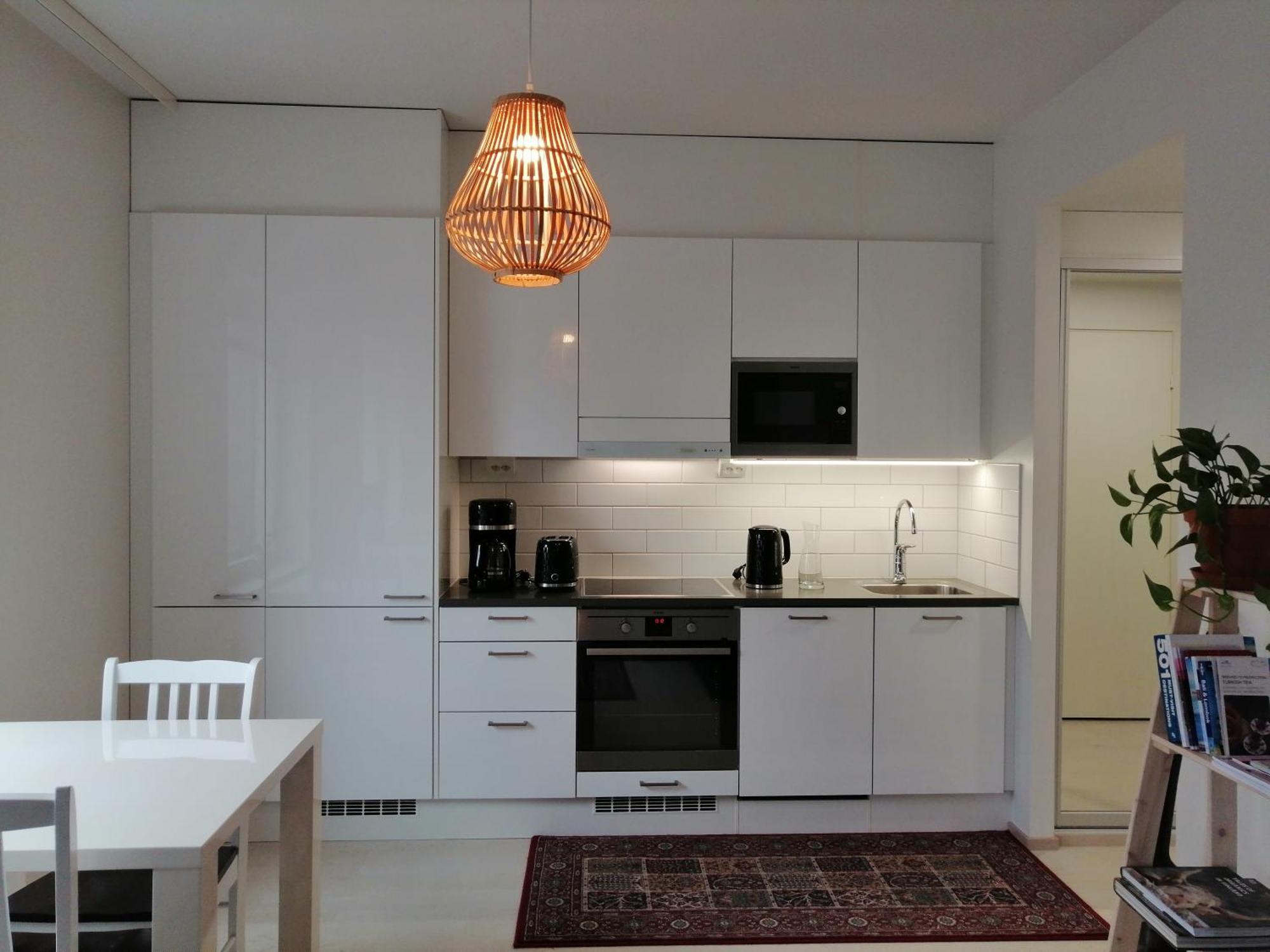Huoneisto 1br Cozy About 10 Min Walk To Center *