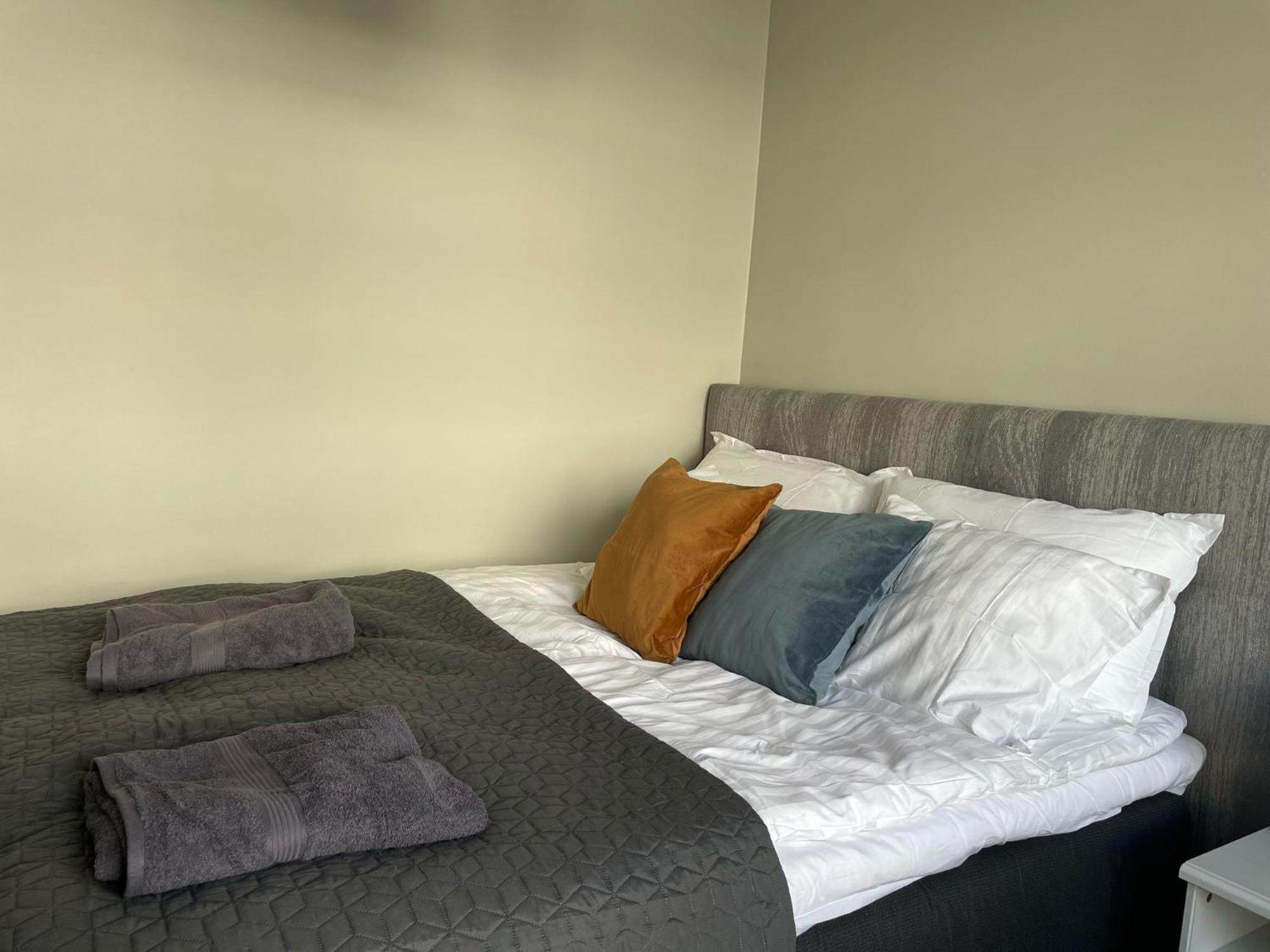 Huoneisto Luxury 2bdr In Center With Free Parking *