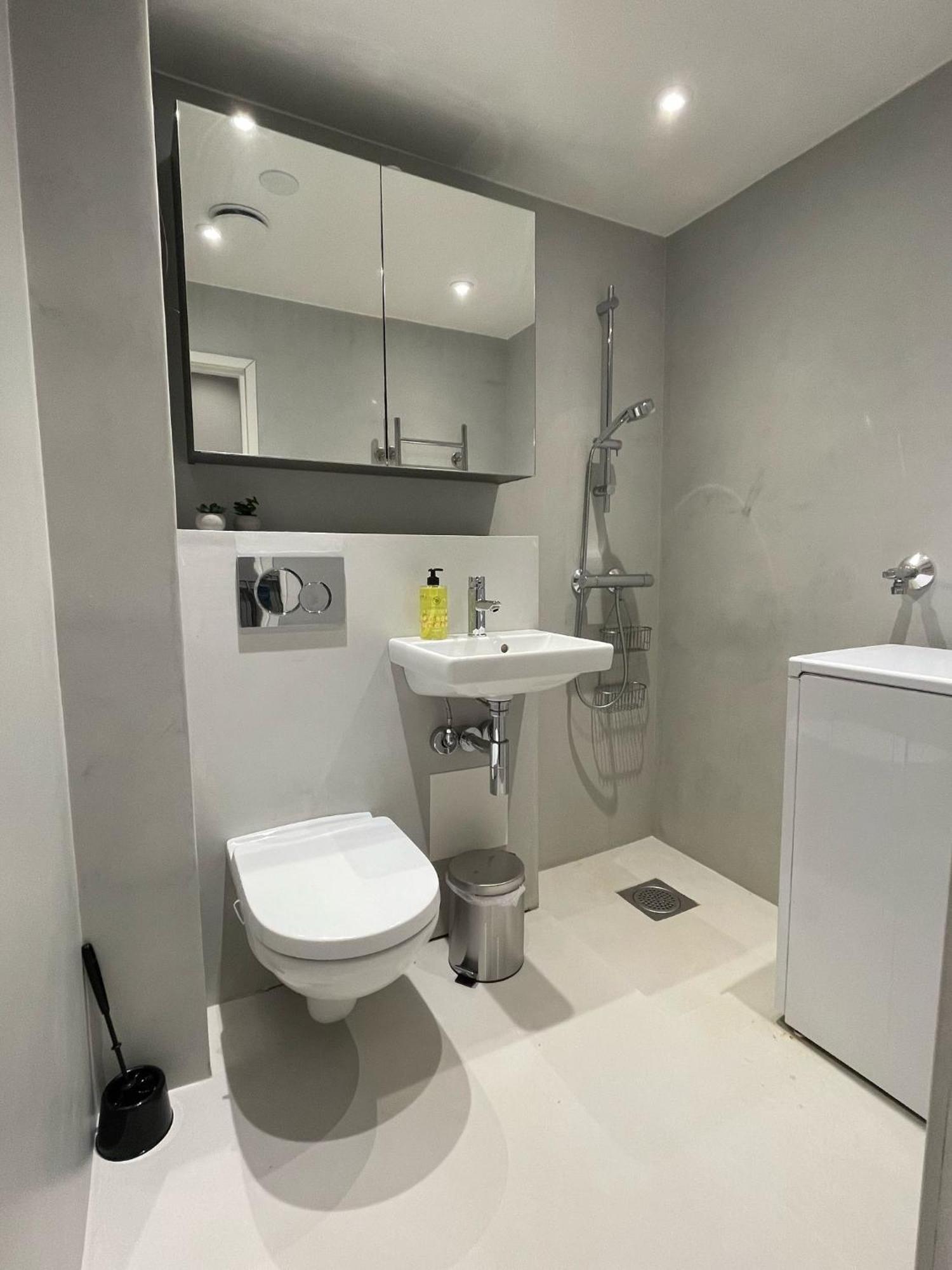 Huoneisto Luxury 2bdr In Center With Free Parking *