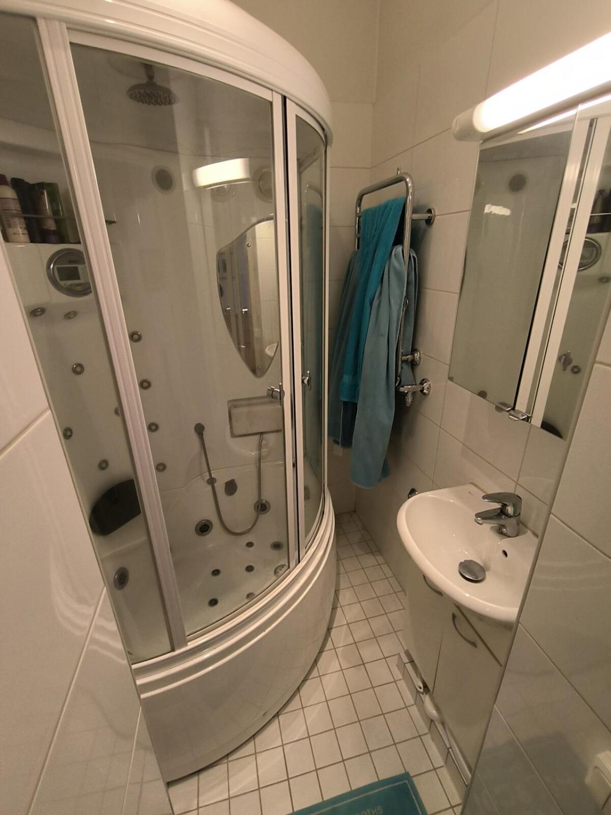 Huoneisto Spacious And Bright For 4 *