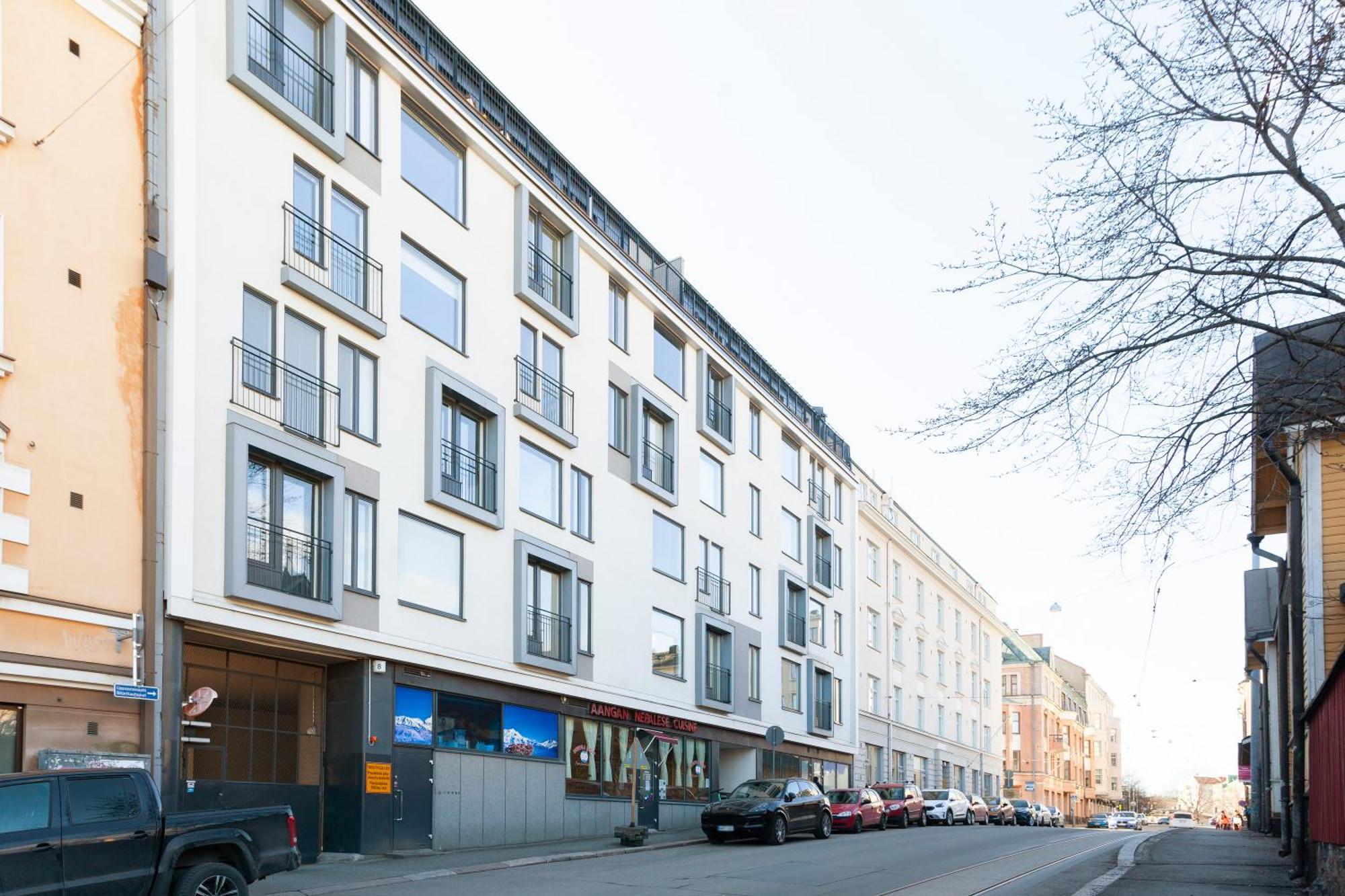 Huoneisto 2ndhomes Stylish With Balcony