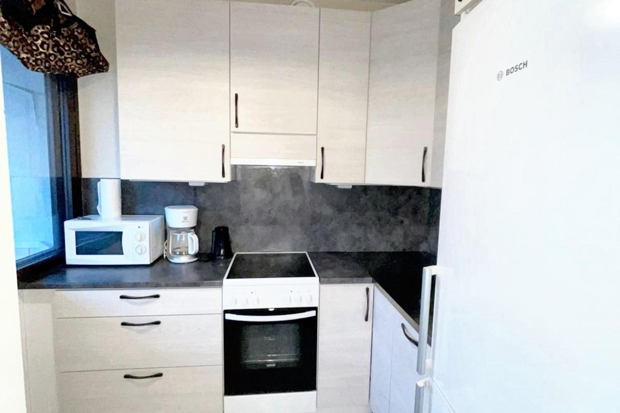 Comfortable In The Heart Of 42 Sqm Pool View Huoneisto