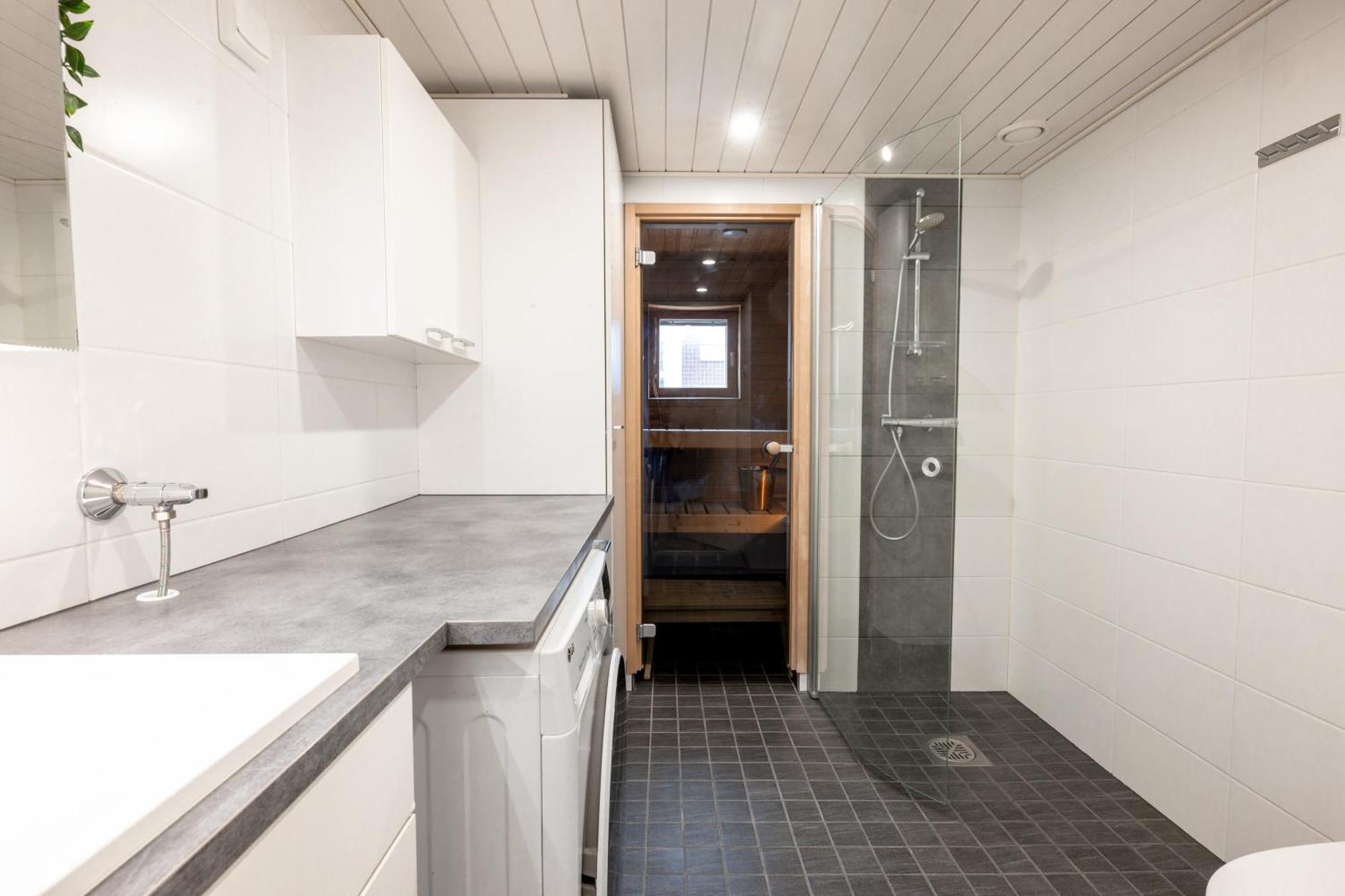 Huoneisto Bright & Comfy 79m2 2br With Sauna And Balcony