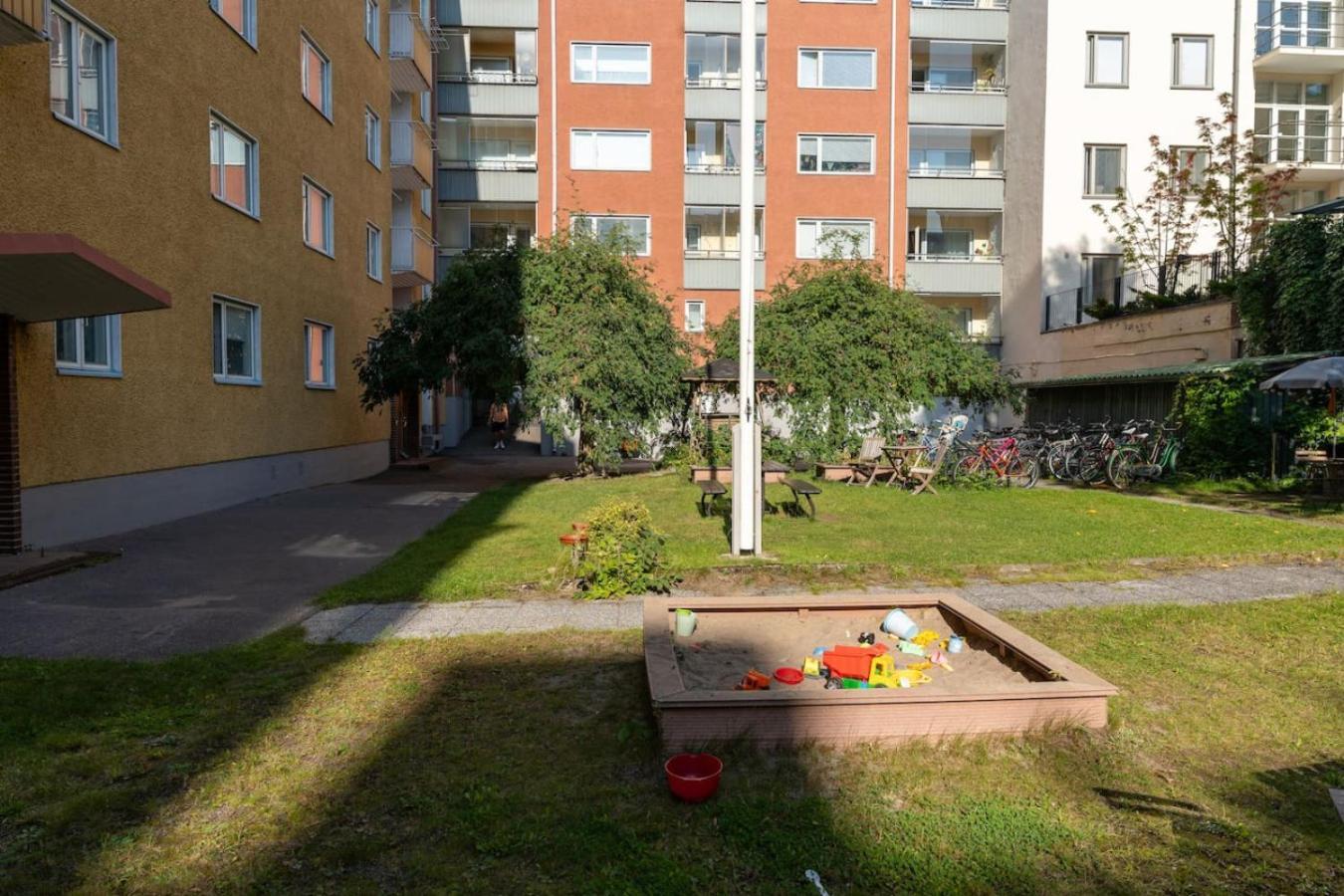 Bright, Lush And Comfortable In Kallio *
