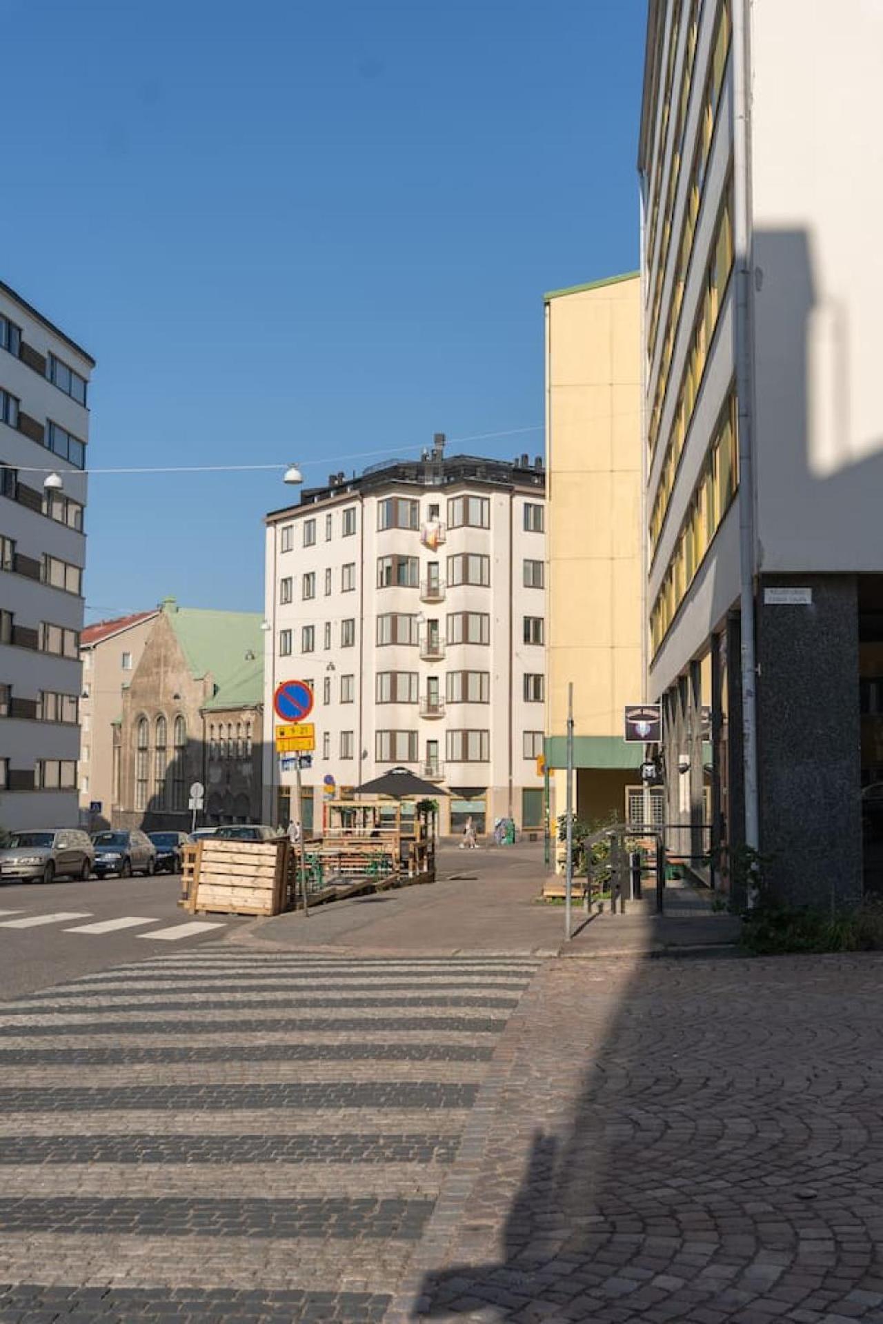 Huoneisto Bright, Lush And Comfortable In Kallio *