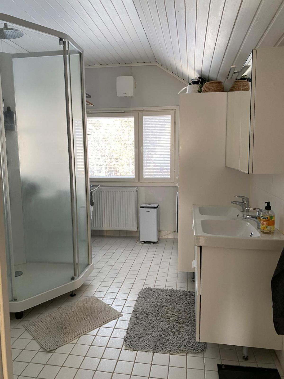 Large House - Sauna, Backyard & Tranquility * Helsinki