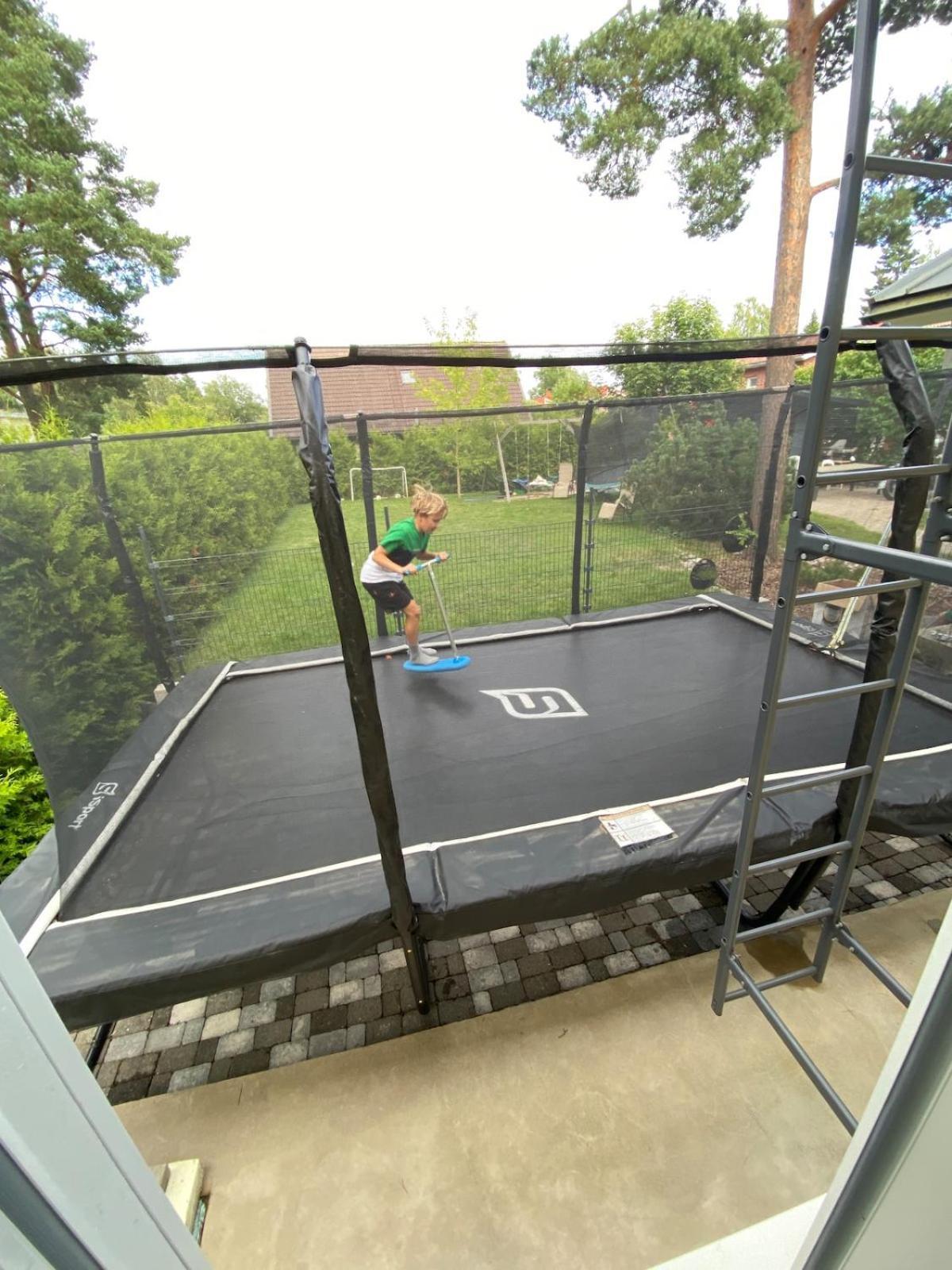 Large House - Sauna, Backyard & Tranquility Huoneisto *