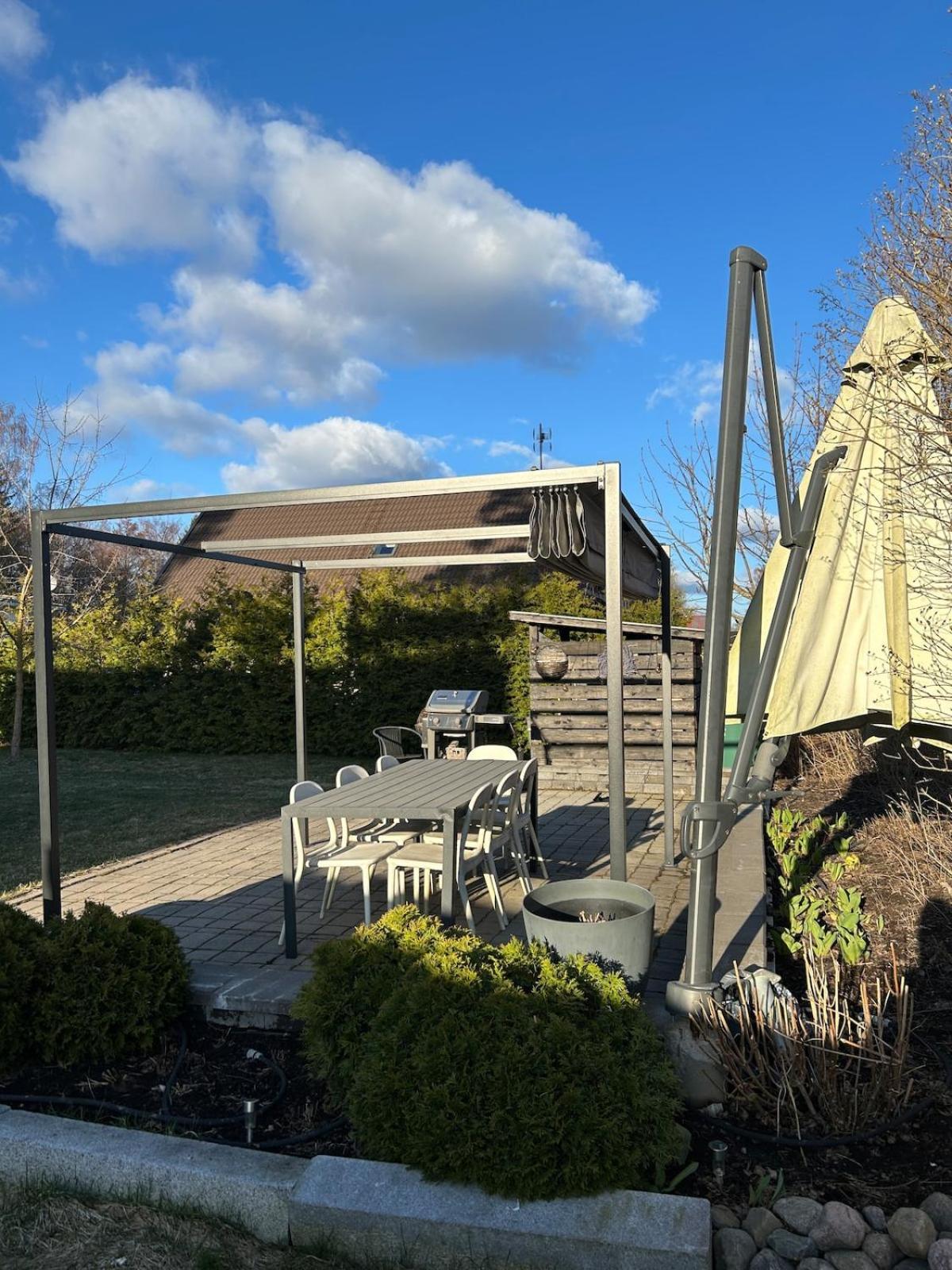 Large House - Sauna, Backyard & Tranquility Huoneisto *