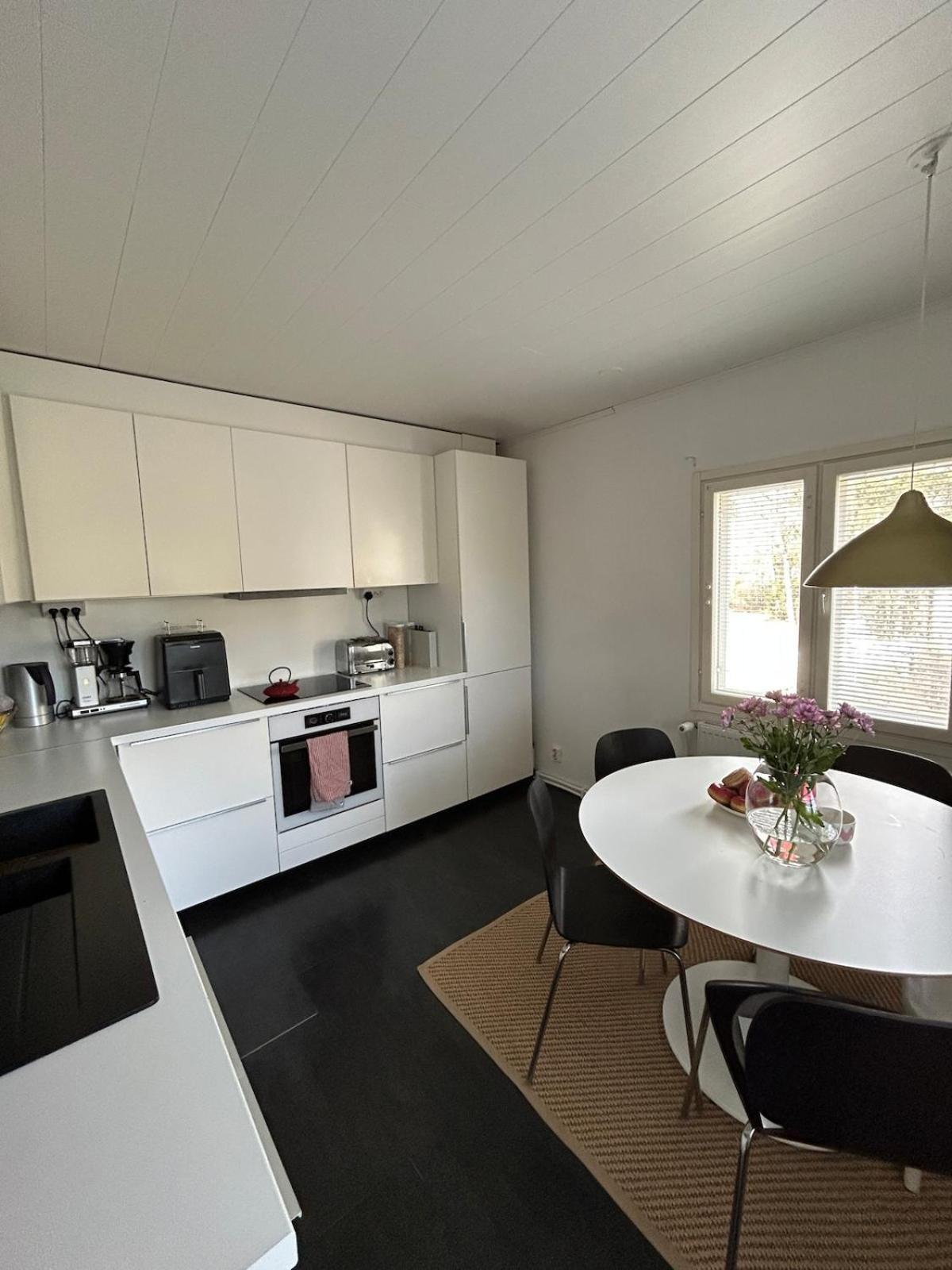 Huoneisto Large House - Sauna, Backyard & Tranquility Helsinki