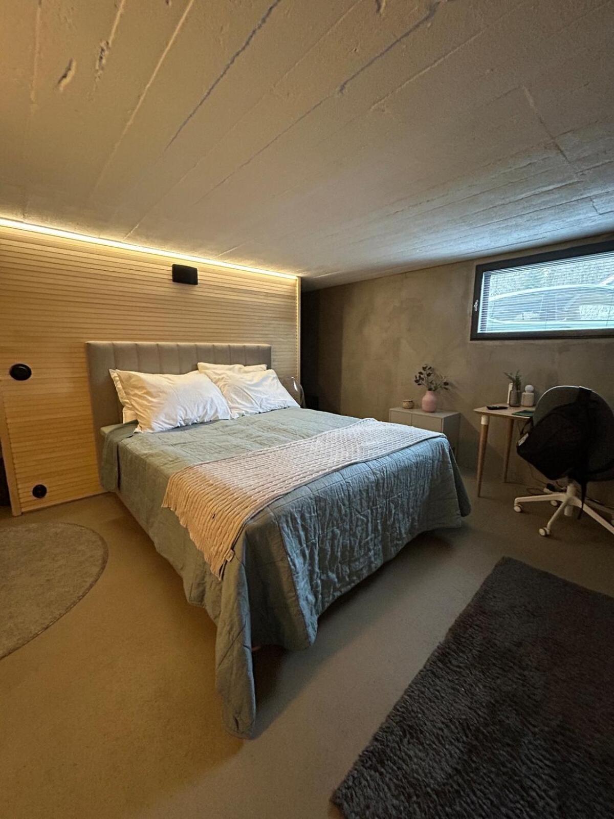Huoneisto Large House - Sauna, Backyard & Tranquility