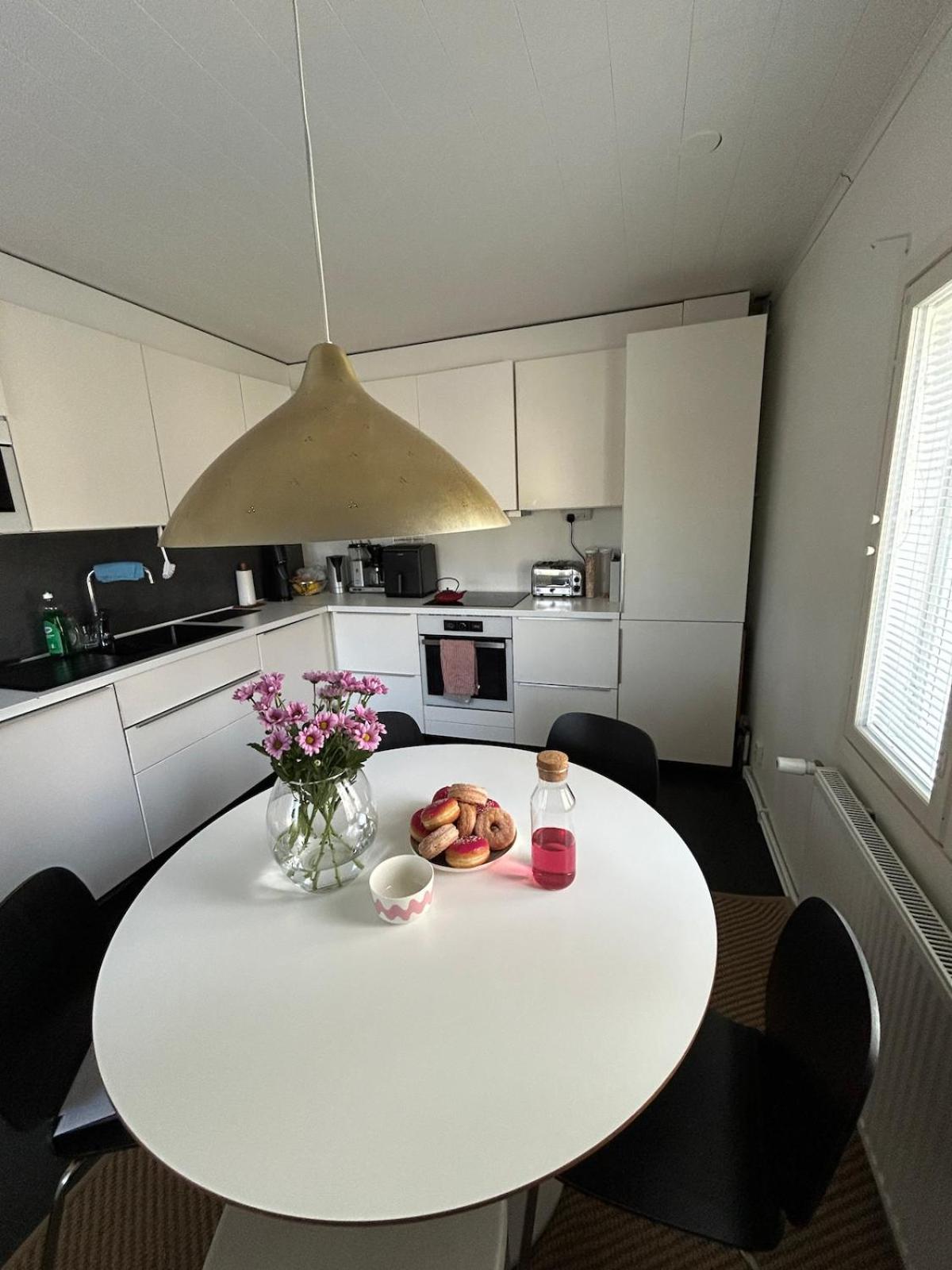 Huoneisto Large House - Sauna, Backyard & Tranquility Helsinki