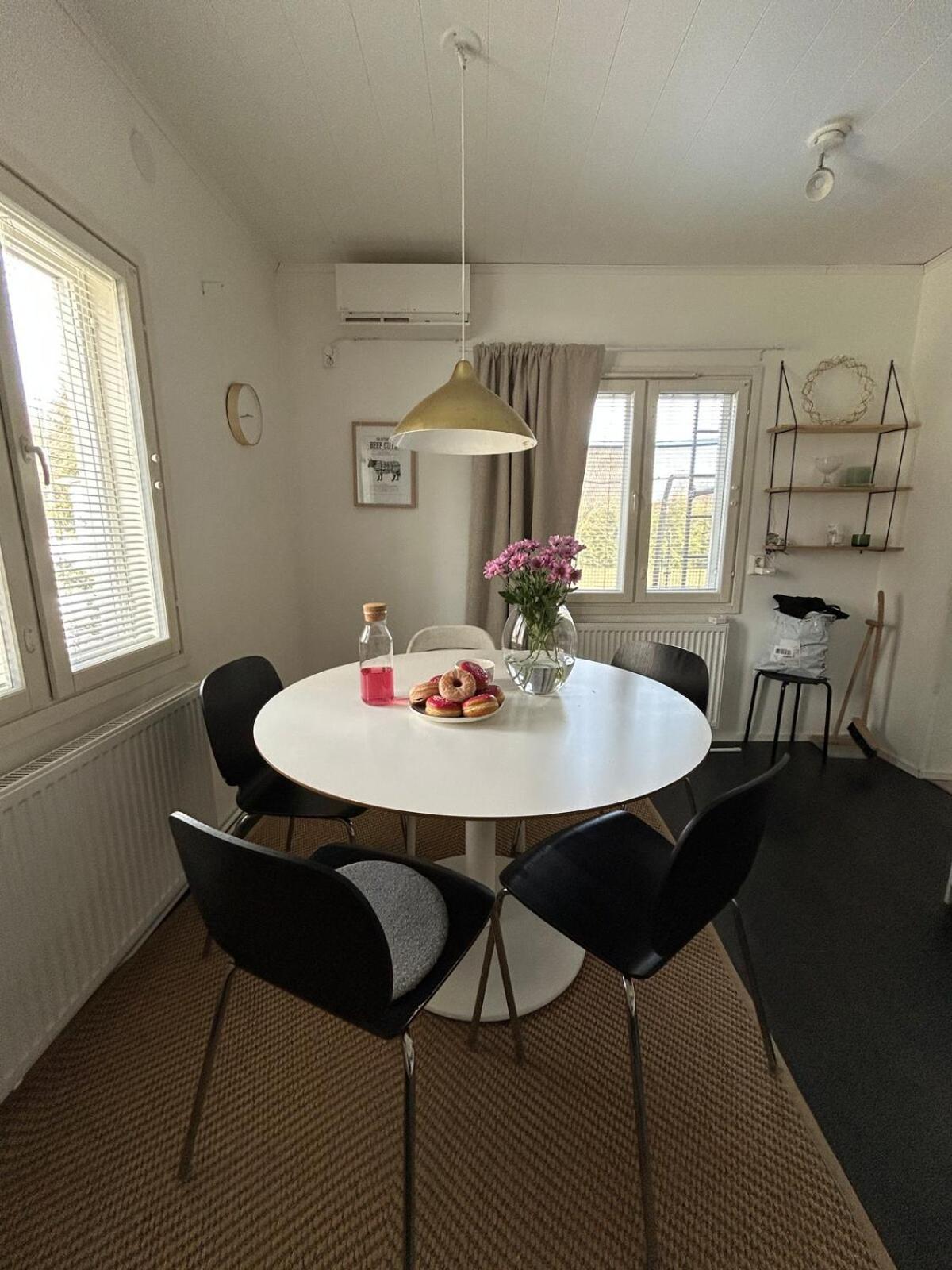 Large House - Sauna, Backyard & Tranquility Huoneisto