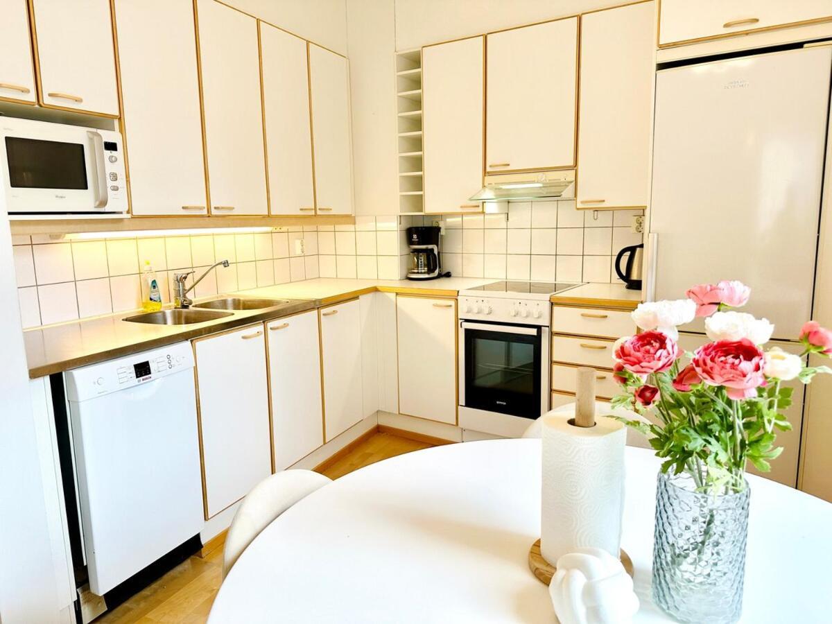 Stylish One Bedroom - Metro, Sauna And Free Parking Huoneisto *