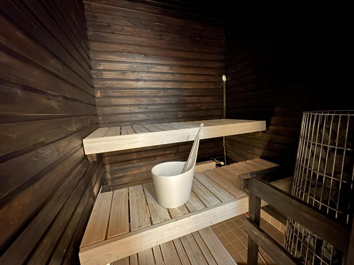 Huoneisto Stylish One Bedroom - Metro, Sauna And Free Parking *