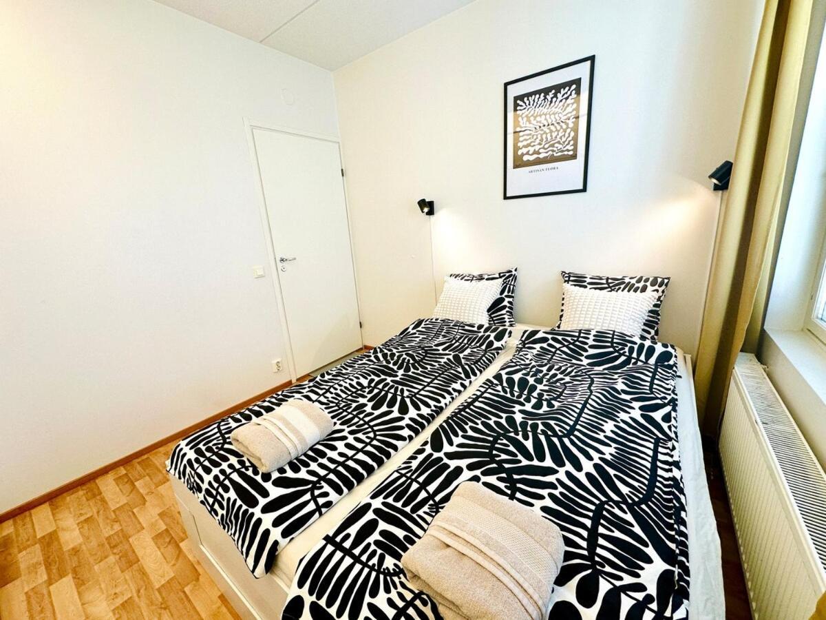 Huoneisto Stylish One Bedroom - Metro, Sauna And Free Parking *