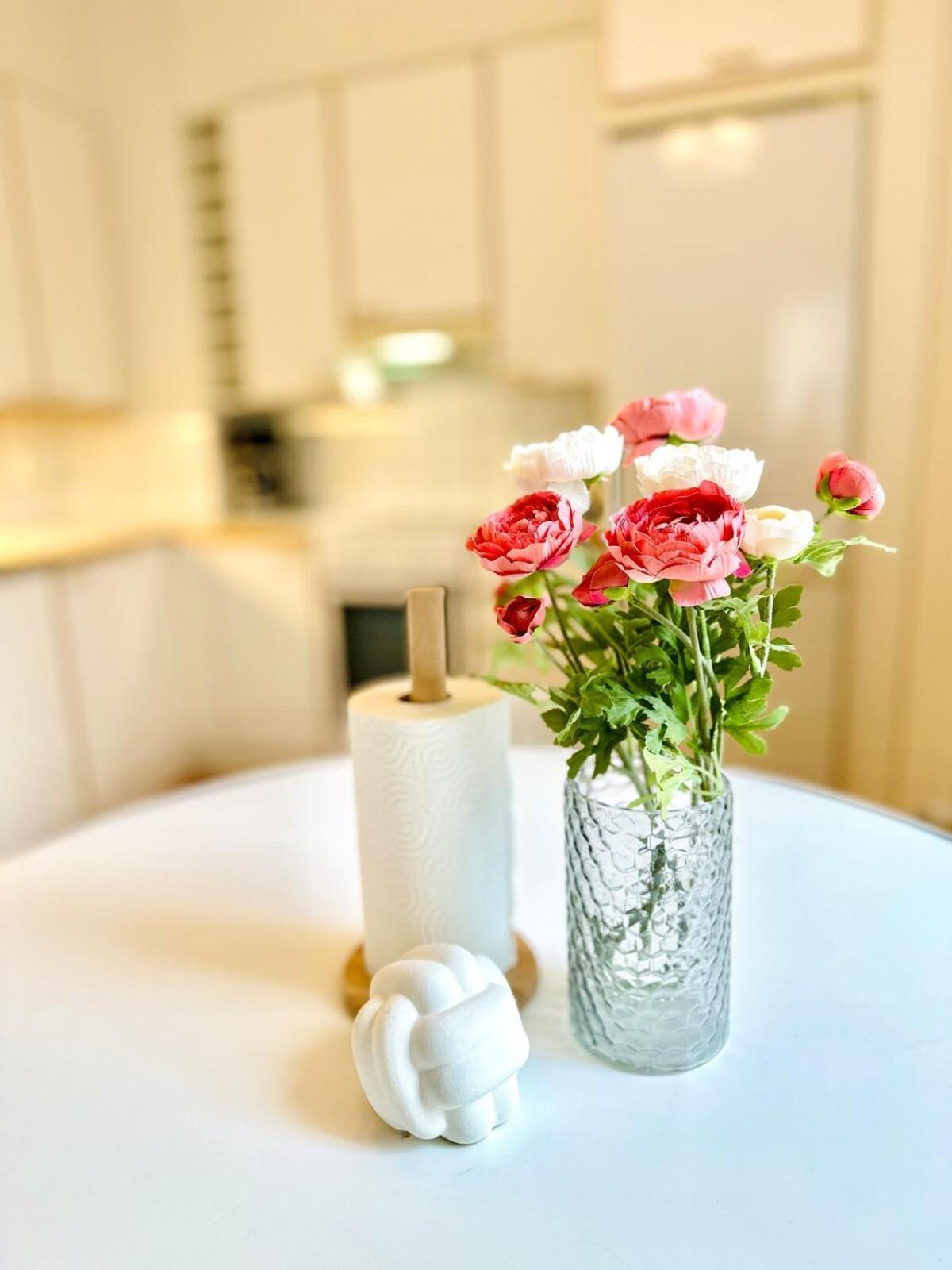 Huoneisto Stylish One Bedroom - Metro, Sauna And Free Parking