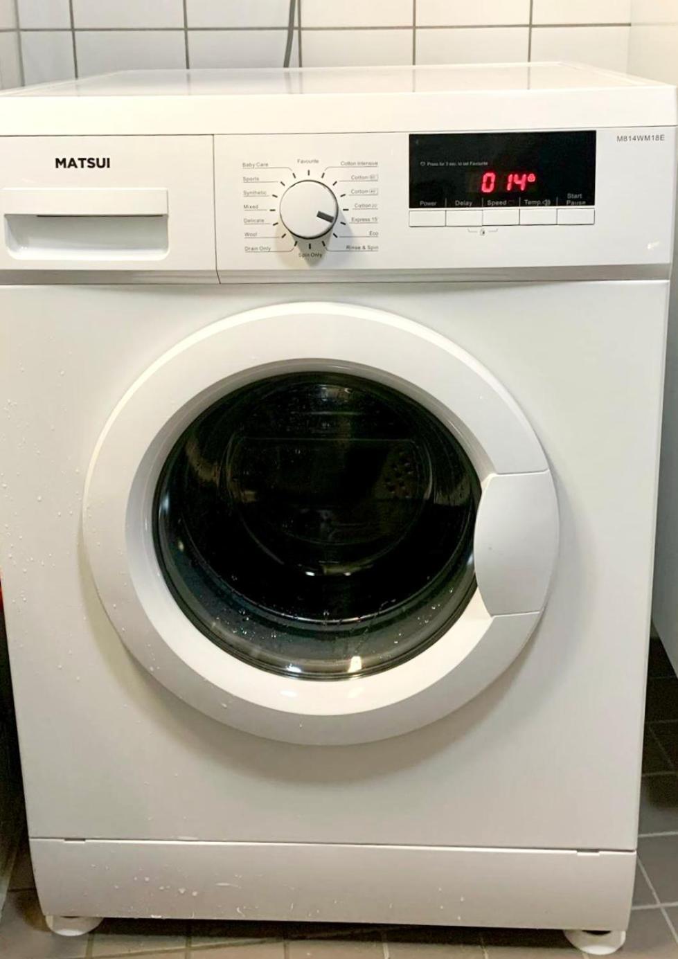 Stylish One Bedroom - Metro, Sauna And Free Parking Huoneisto *