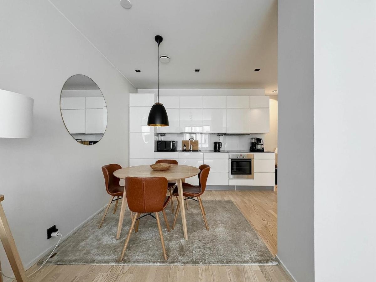 Modern 2br Downtown, Private Sauna, Workspace *