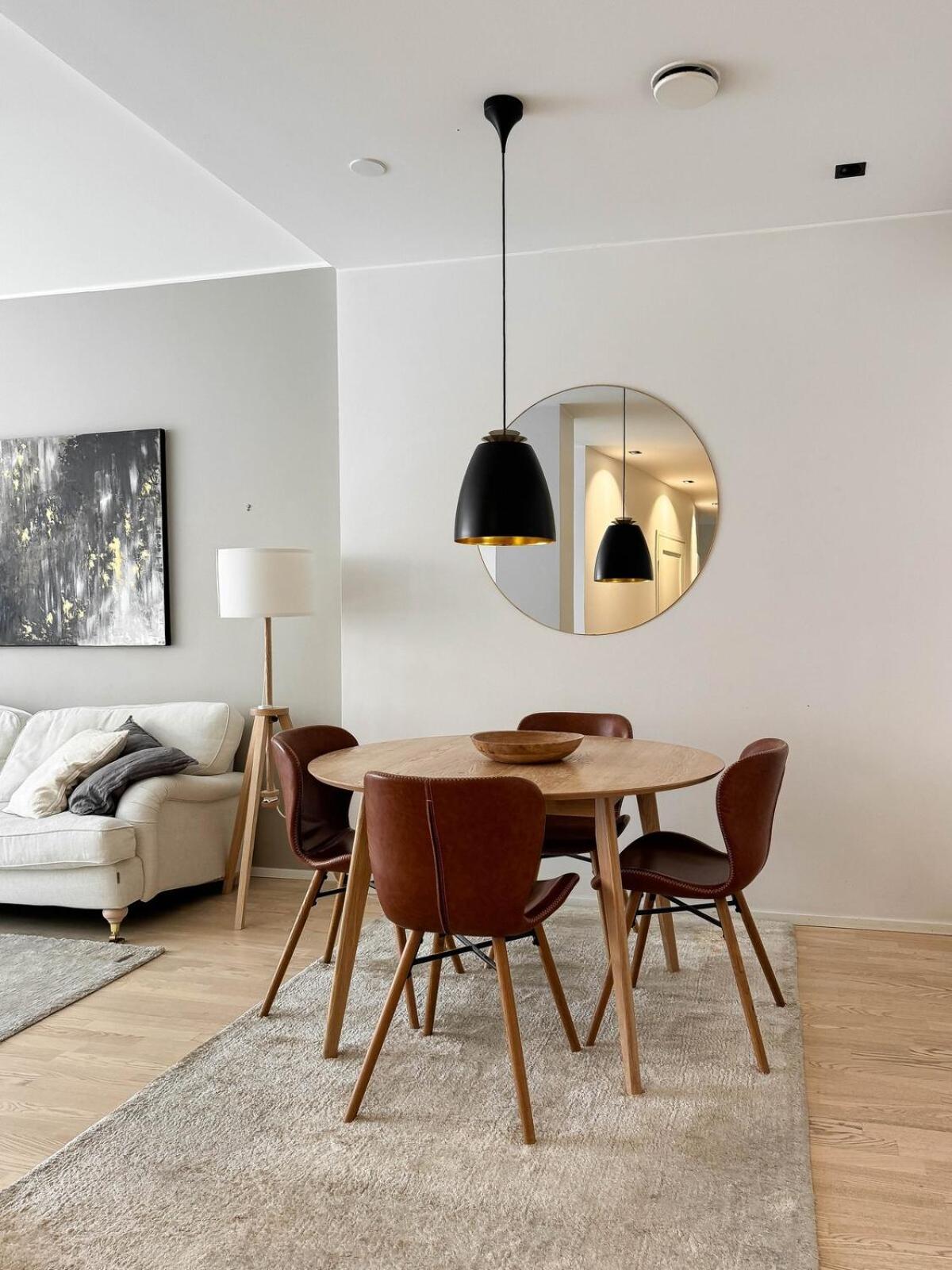 Modern 2br Downtown, Private Sauna, Workspace Huoneisto