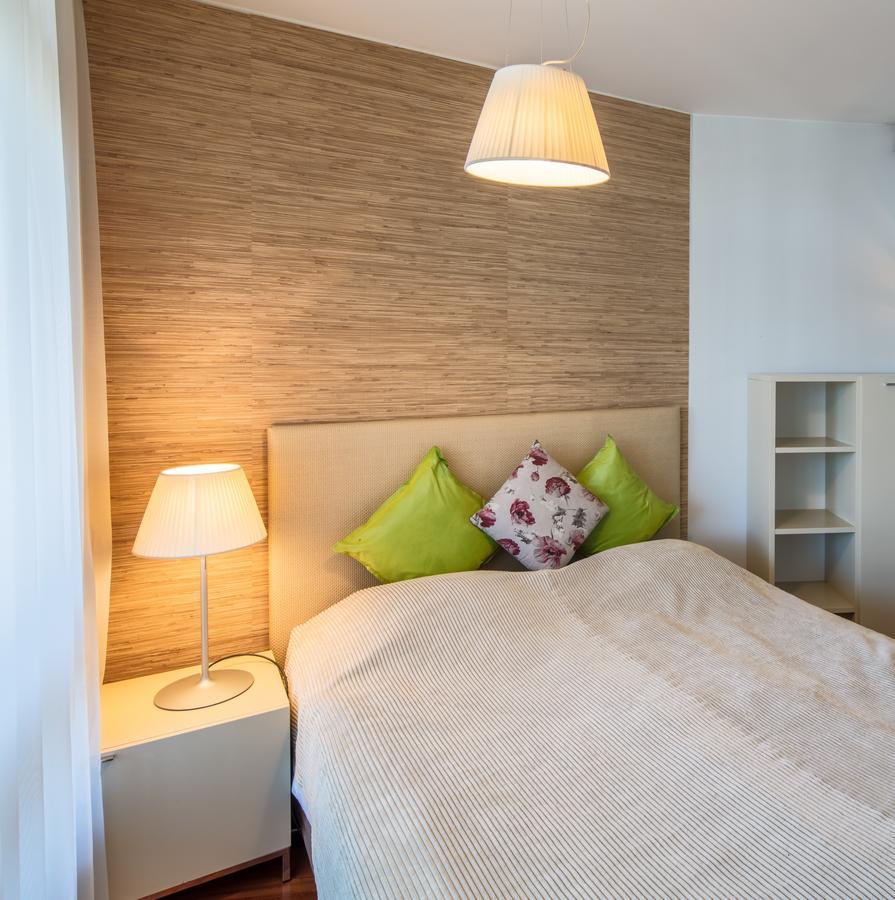 City Center Park View Studio With Sauna And Balcony Huoneisto
