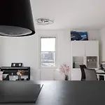Modern 1Br Apartment With Balcony At Helsinki City Centre