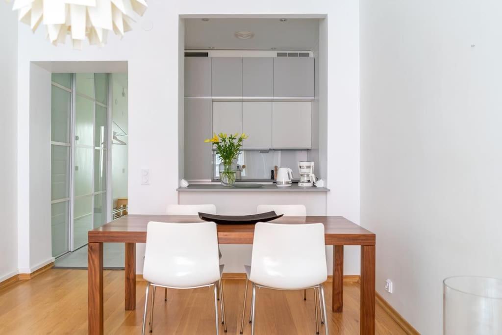 Huoneisto 2 Bedroom In Ullanlinna Helsinki