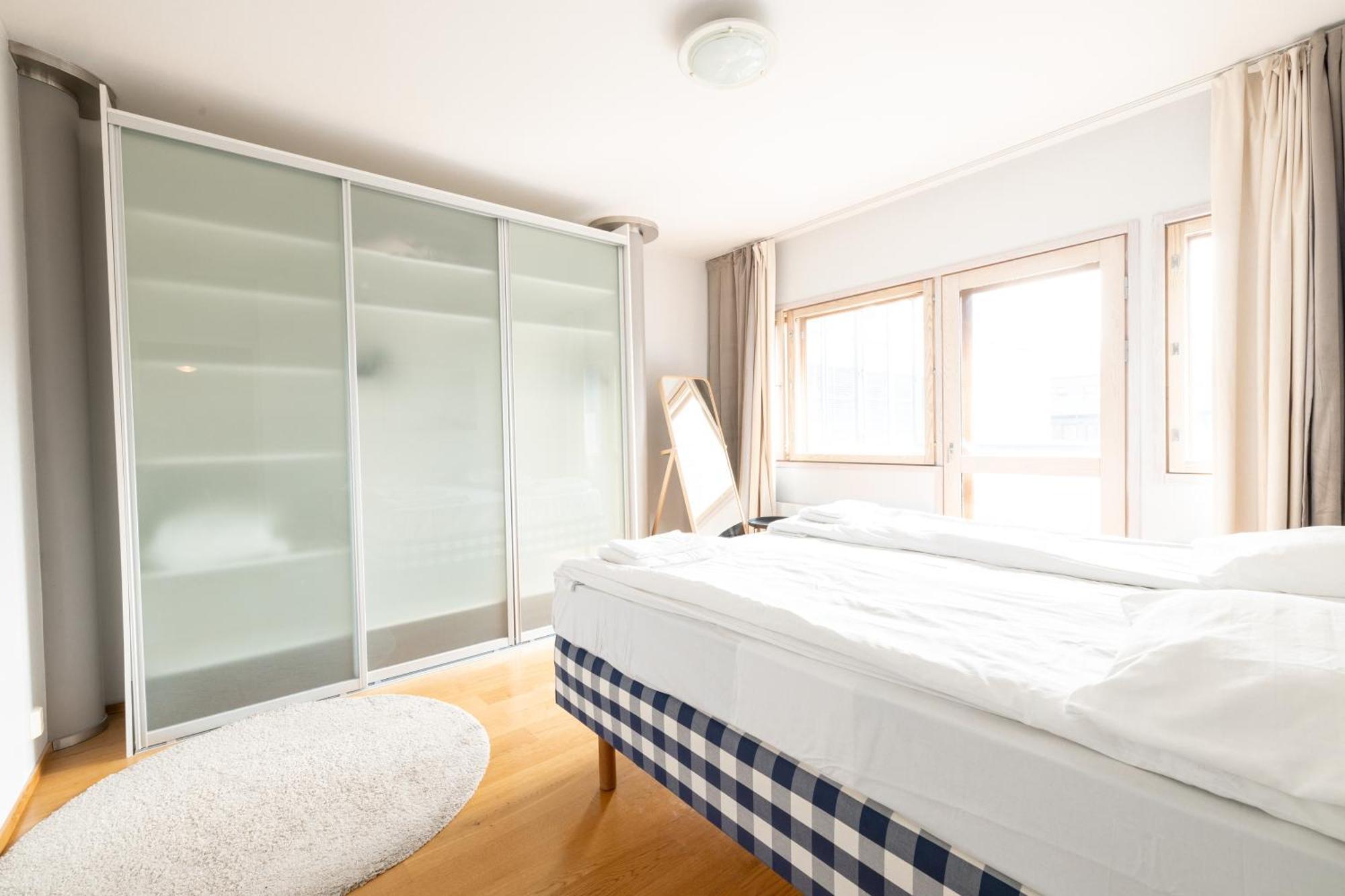 Huoneisto 2ndhomes Luxury 2br With Rooftop Terrace & Sauna In Kamppi Center