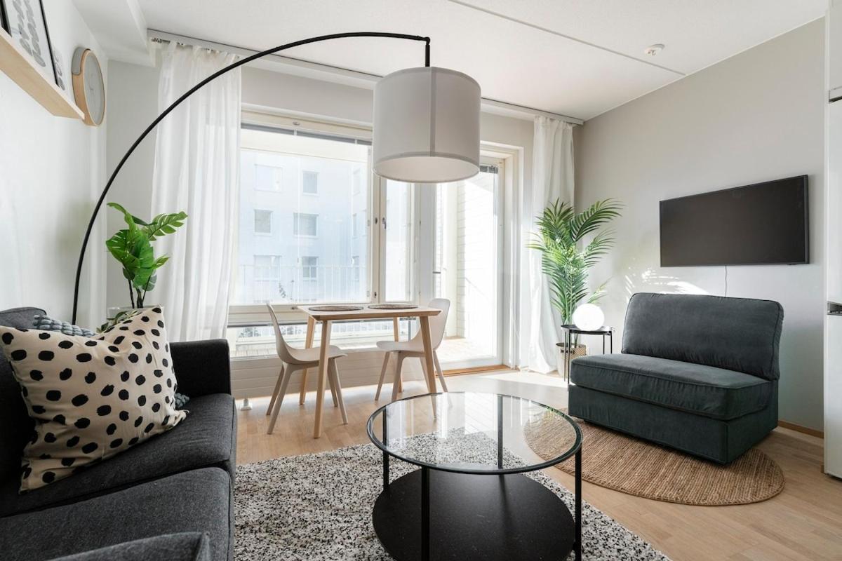 Stylish, 450 M Walk To The Estonian Ferry, Free Parking And Balcony Huoneisto Helsinki