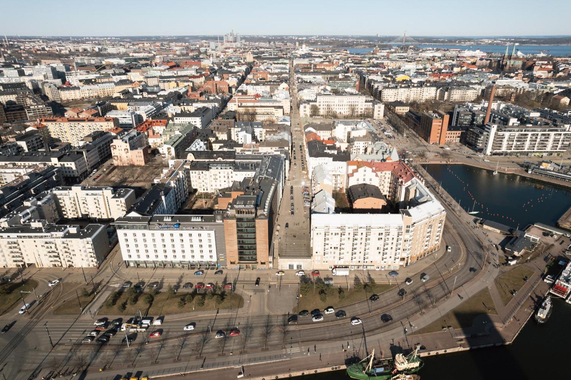Modern 1br With Balcony At Centre
