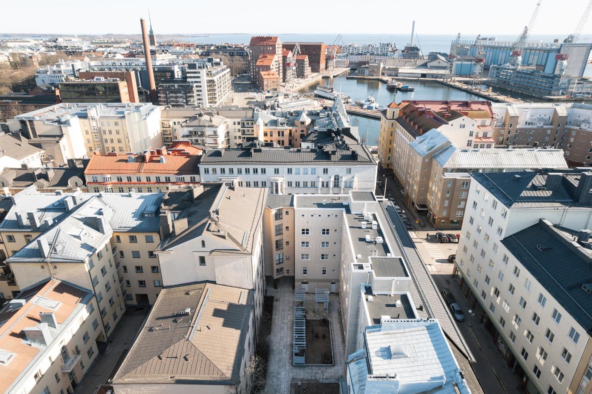 Modern 1br With Balcony At Centre Huoneisto *