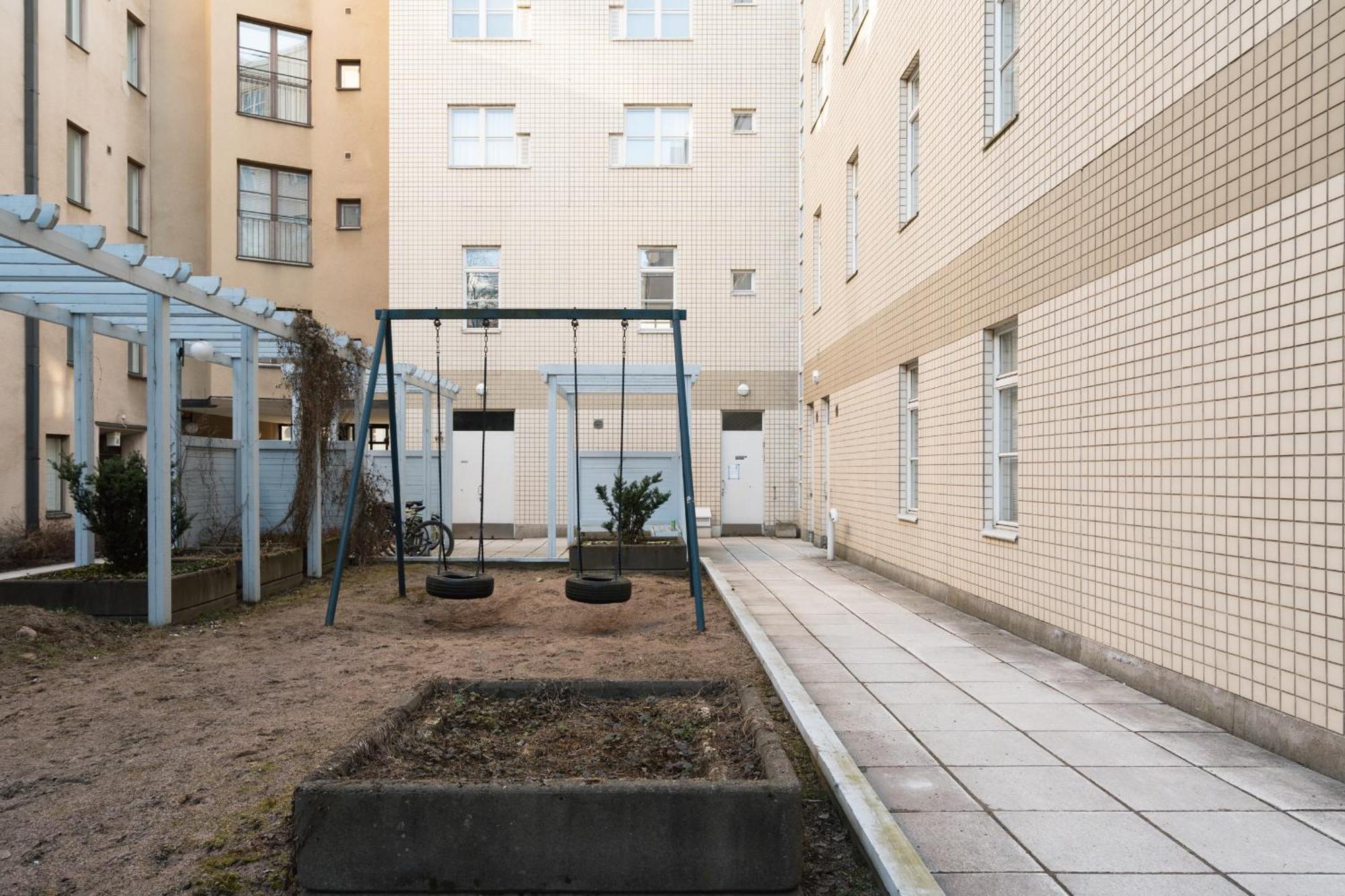 Huoneisto Modern 1br With Balcony At Centre *