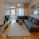 Kotimaailma - Tilava Kotoisa Kolmio Saunalla Espoossa