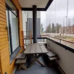 Kotimaailma - Tilava Kotoisa Kolmio Saunalla Espoossa