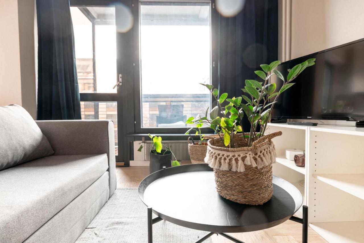 Huoneisto 2ndhomes Cozy High-quality Studio In Kluuvi With Balcony