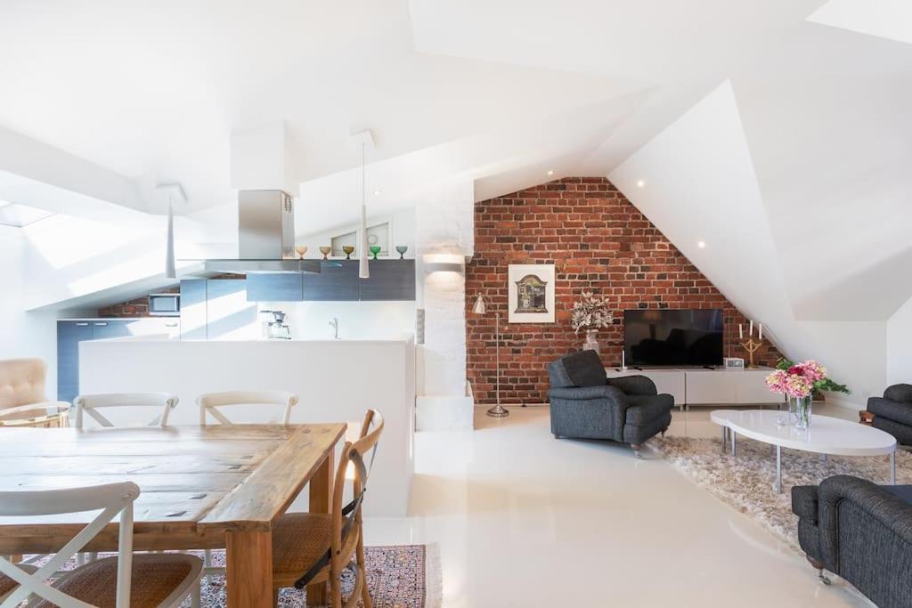 Stunning Huvilakatu Penthouse Huoneisto *