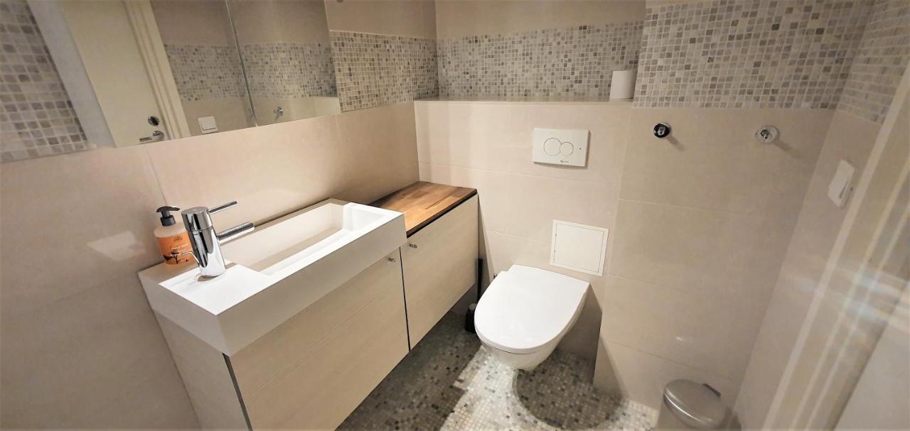 Bright, Big With Own Sauna & Balcony Huoneisto Helsinki