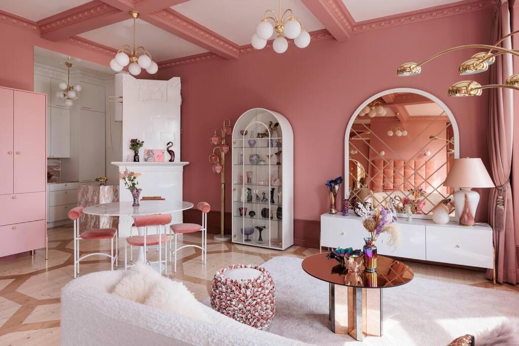 Luxury Pink Suite, Autohalli Huoneisto Helsinki
