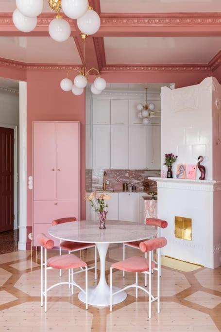 Luxury Pink Suite, Autohalli Huoneisto *