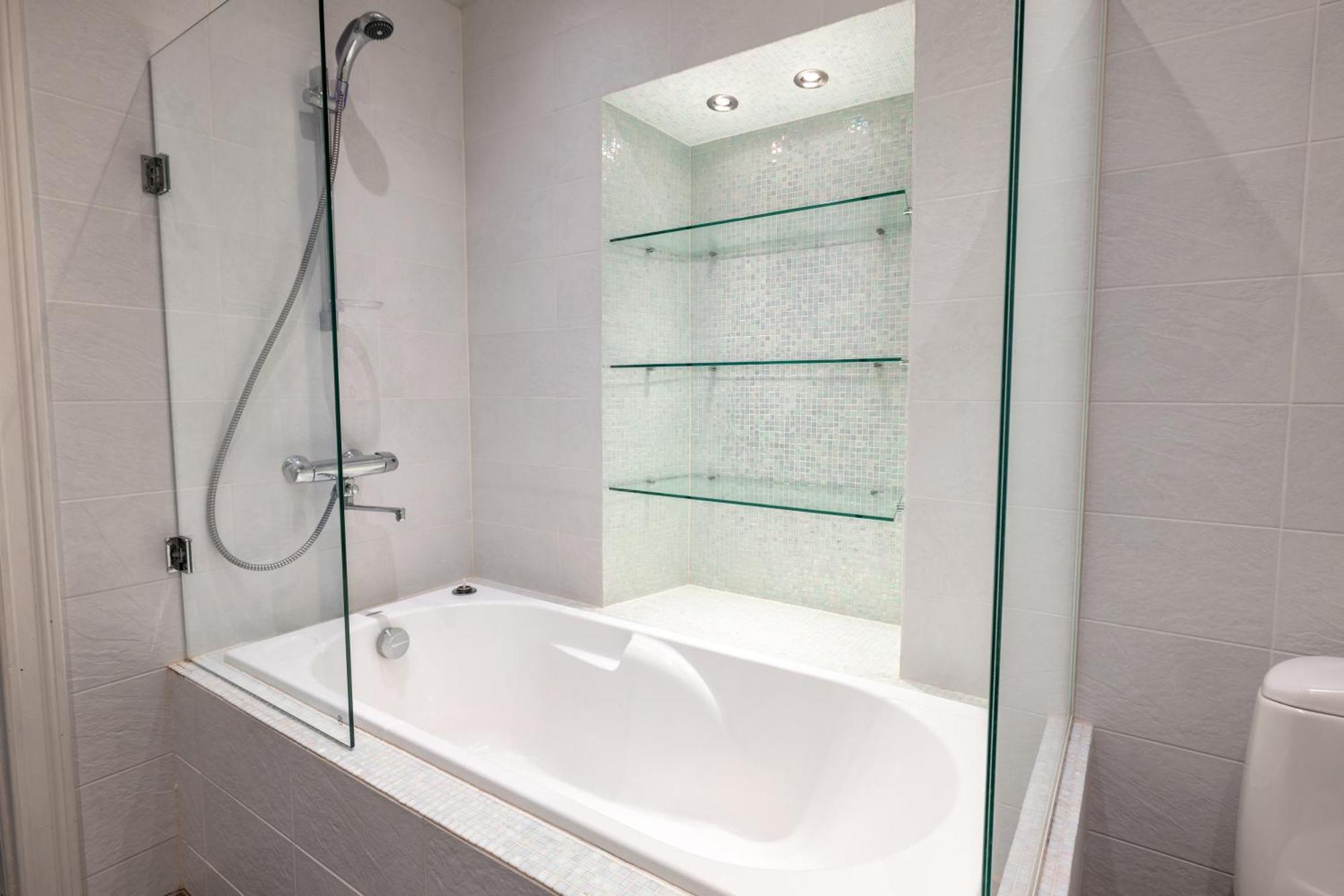 2ndhomes Luxurious 127 M2 3br Top Floor In Historically Valuable Building In City Center *
