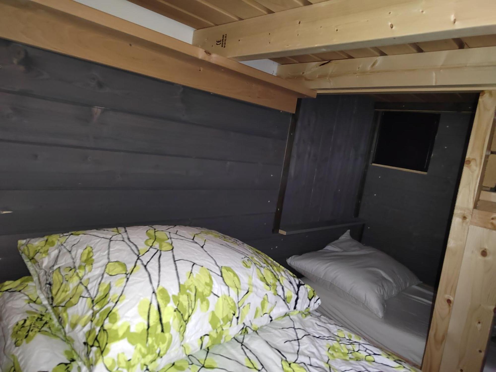 Huoneisto Relax & Recharge - A Unique With A Touch Of Luxury - Hot Tub And Sauna Inspired Decor #not A Real Sauna# Easy Access - Direct Train 15 Min To