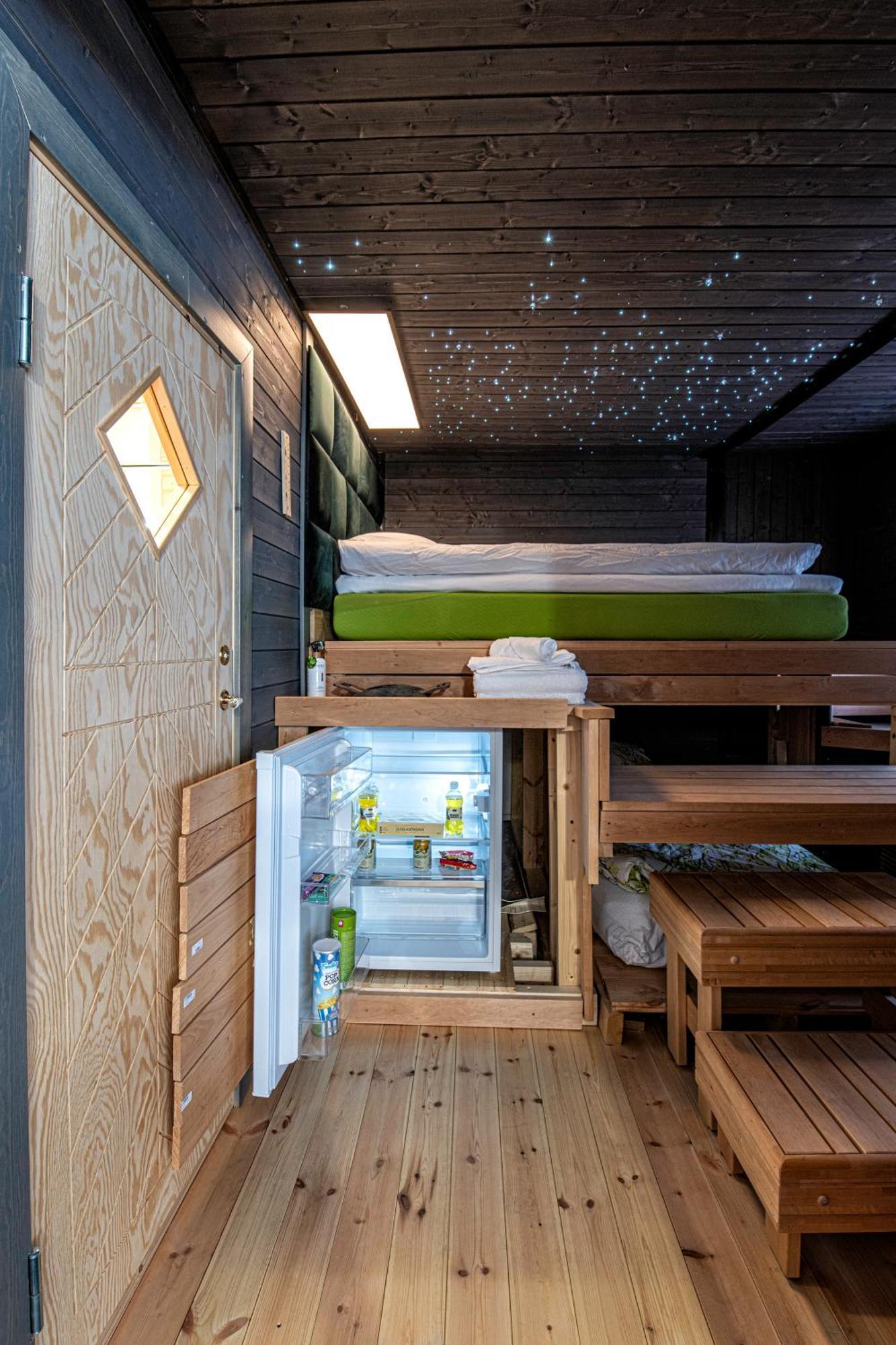 Relax & Recharge - A Unique With A Touch Of Luxury - Hot Tub And Sauna Inspired Decor #not A Real Sauna# Easy Access - Direct Train 15 Min To Huoneisto Helsinki