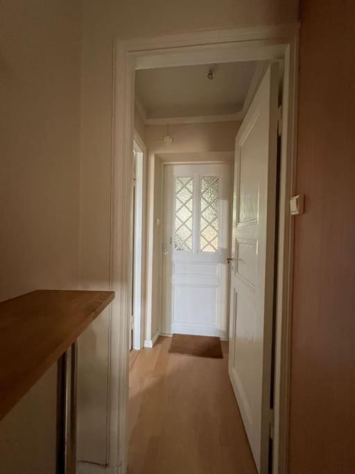 Floor In Huoneisto