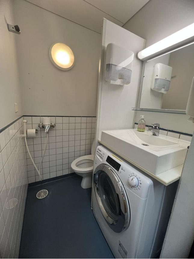 Office House Services 660 Hostelli