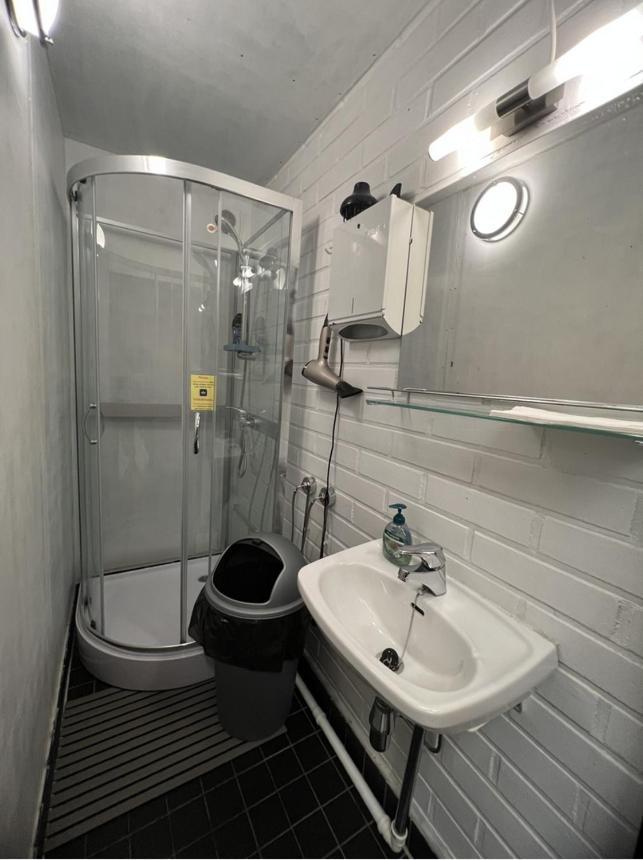 Office House Services 660 *