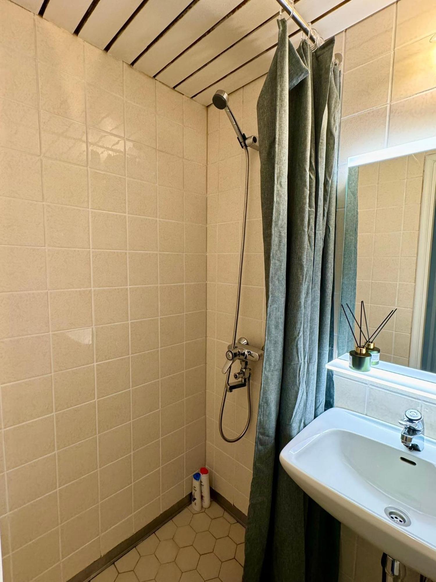 A Cozy In Vallila Huoneisto