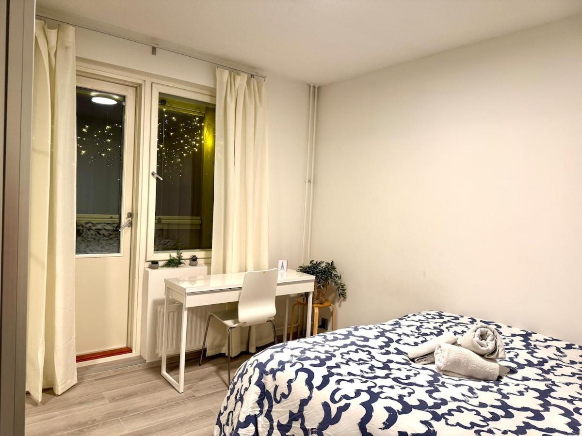 Huoneisto Cozy With Private Balcony In Prime Location *